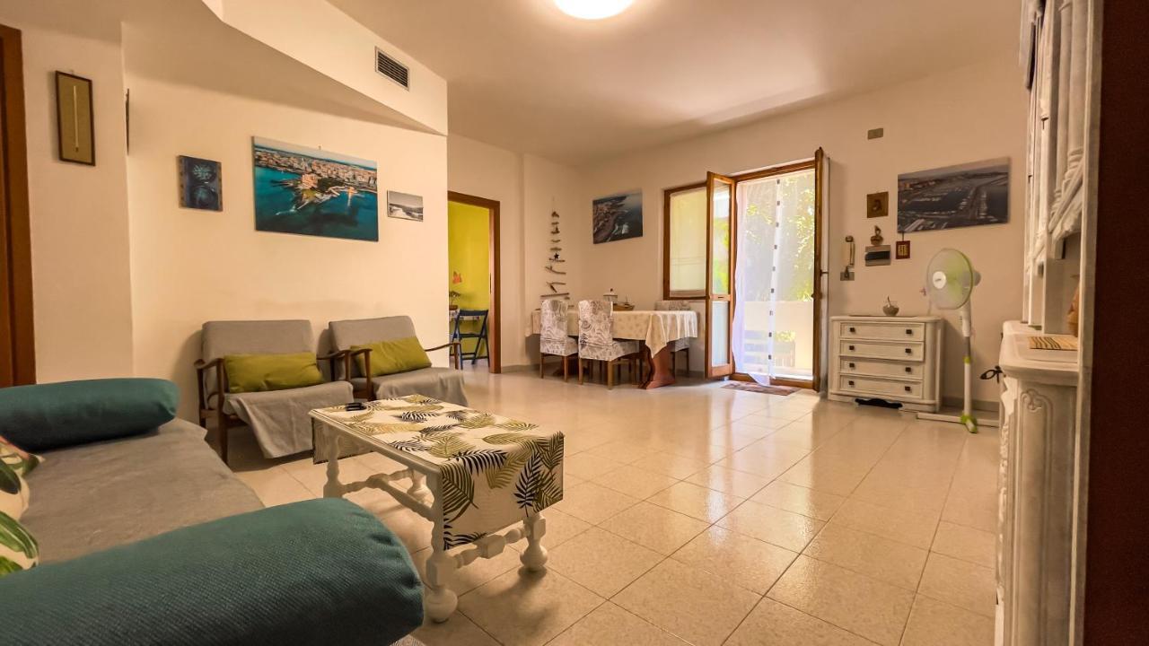 L'Hibiscus Di Lucia Villa Алгеро Екстериор снимка